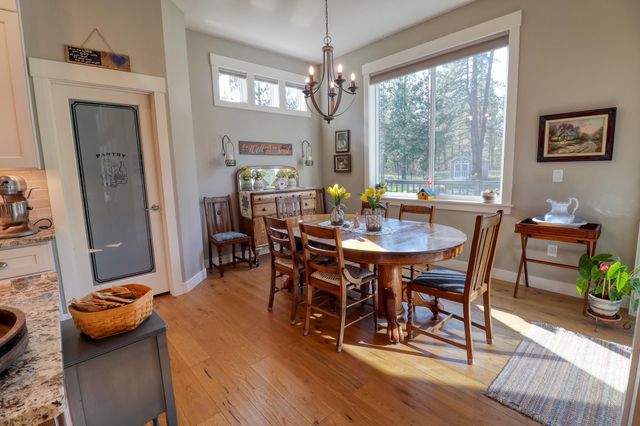 3319 E Elena Ln, Chattaroy, WA 99003