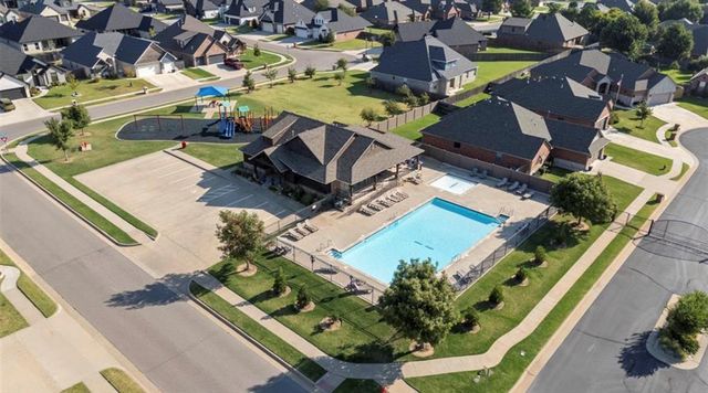 9300 NW 84th Terrace, Yukon, OK 73099