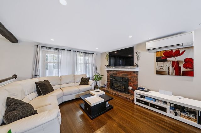 84 Lincoln St, West Bridgewater, MA 02379