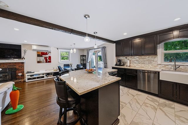 84 Lincoln St, West Bridgewater, MA 02379