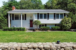84 Lincoln St, West Bridgewater, MA 02379