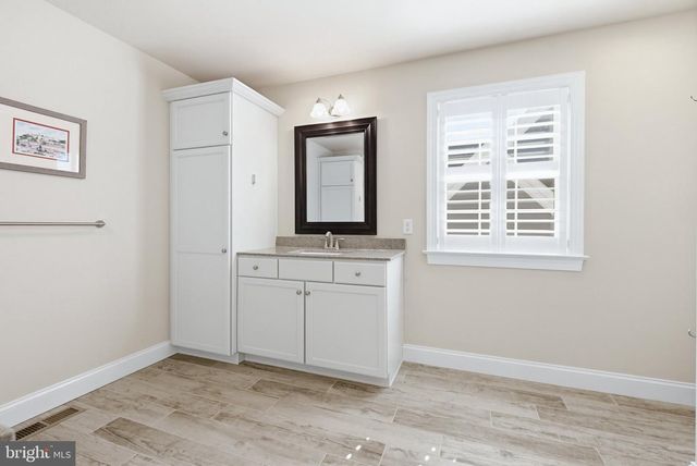 1021 SUFFOLK DR, Lititz, PA 17543