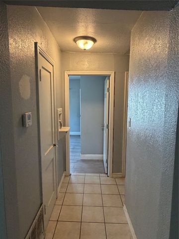 3412 Thannisch Avenue, Fort Worth, TX 76105