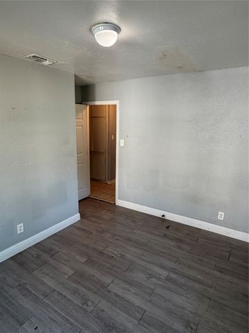 3412 Thannisch Avenue, Fort Worth, TX 76105