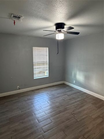 3412 Thannisch Avenue, Fort Worth, TX 76105