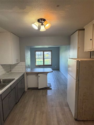 3412 Thannisch Avenue, Fort Worth, TX 76105