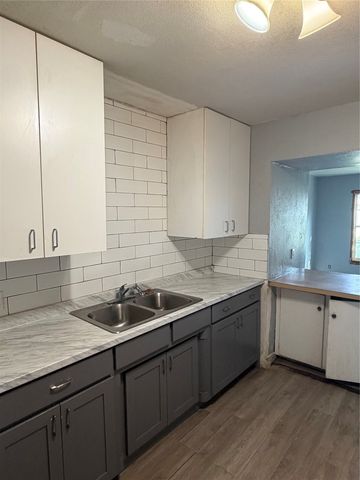 3412 Thannisch Avenue, Fort Worth, TX 76105