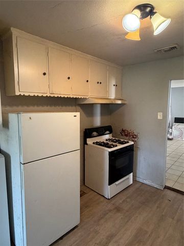 3412 Thannisch Avenue, Fort Worth, TX 76105