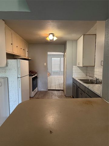 3412 Thannisch Avenue, Fort Worth, TX 76105