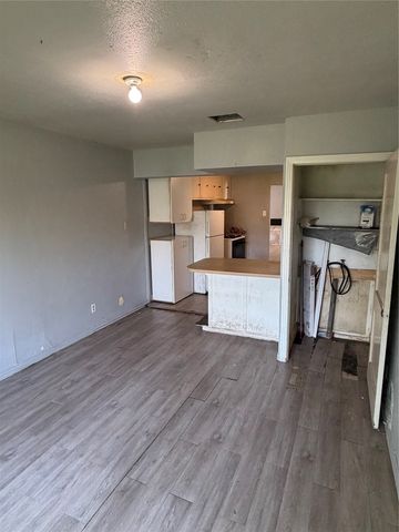 3412 Thannisch Avenue, Fort Worth, TX 76105