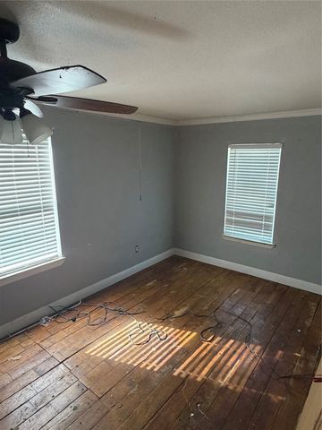 3412 Thannisch Avenue, Fort Worth, TX 76105