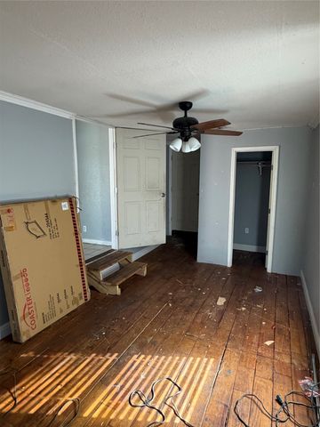 3412 Thannisch Avenue, Fort Worth, TX 76105