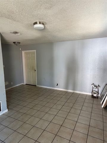 3412 Thannisch Avenue, Fort Worth, TX 76105