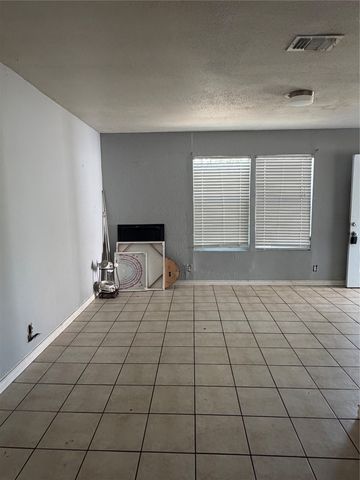 3412 Thannisch Avenue, Fort Worth, TX 76105