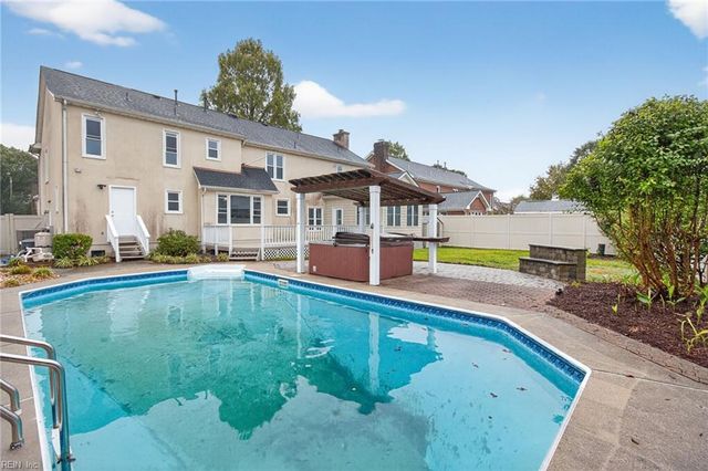 4612 Dorchester LN, Virginia Beach, VA 23464