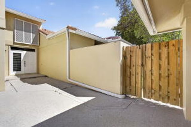 259 Old Meadow Way, Palm Beach Gardens, FL 33418