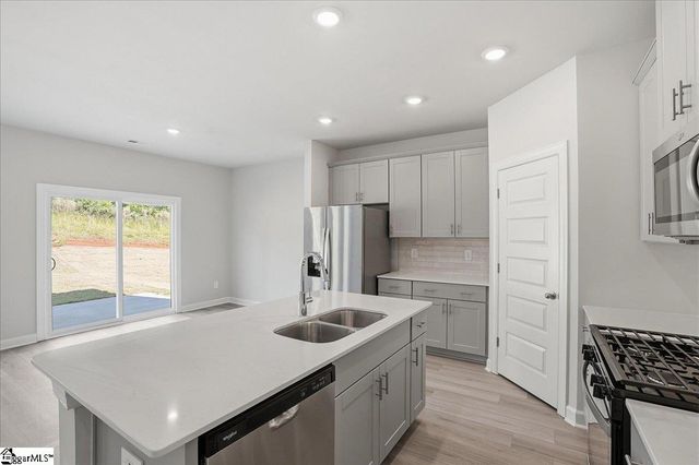 1556 Erindale Drive, Wellford, SC 29385