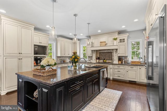 5611 MEADEVILLE RD, Gap, PA 17527