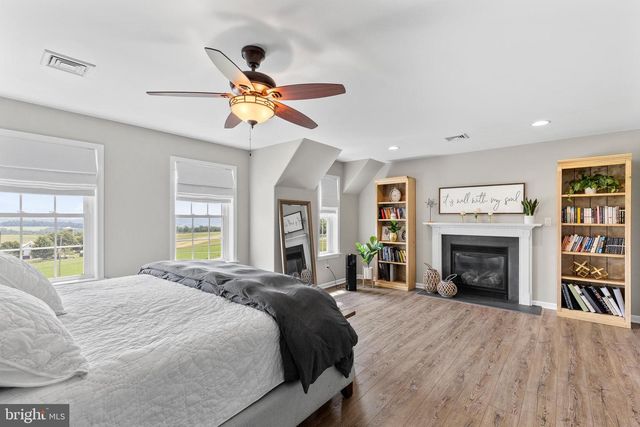 5611 MEADEVILLE RD, Gap, PA 17527
