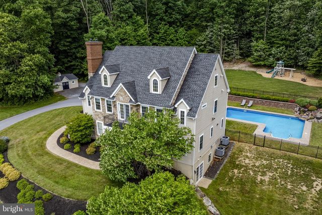 5611 MEADEVILLE RD, Gap, PA 17527