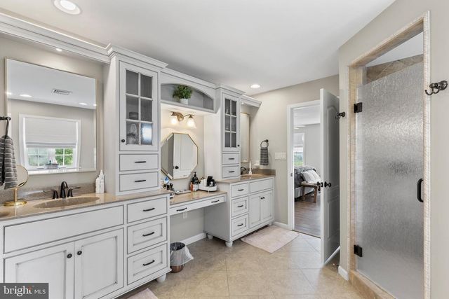 5611 MEADEVILLE RD, Gap, PA 17527