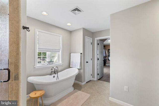 5611 MEADEVILLE RD, Gap, PA 17527