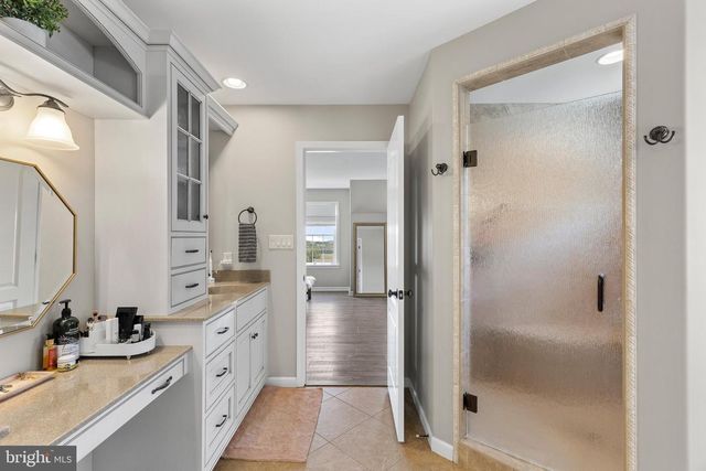 5611 MEADEVILLE RD, Gap, PA 17527