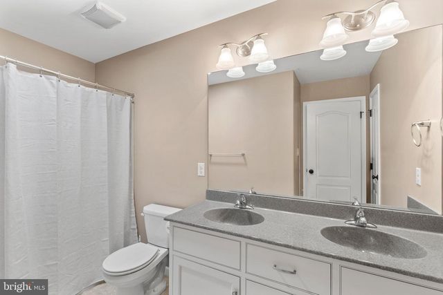 5611 MEADEVILLE RD, Gap, PA 17527