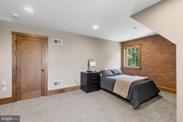 5611 MEADEVILLE RD, Gap, PA 17527