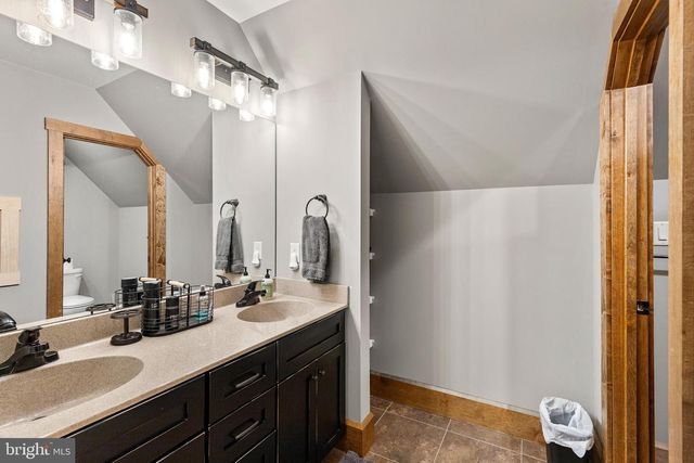 5611 MEADEVILLE RD, Gap, PA 17527