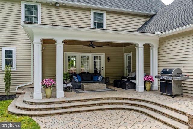 5611 MEADEVILLE RD, Gap, PA 17527