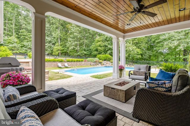 5611 MEADEVILLE RD, Gap, PA 17527