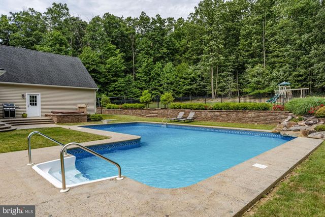 5611 MEADEVILLE RD, Gap, PA 17527