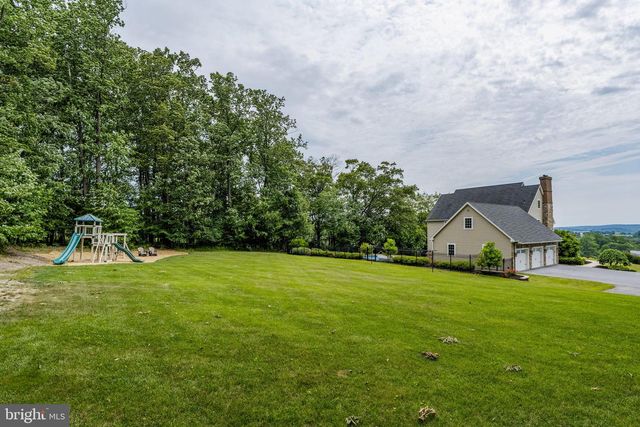 5611 MEADEVILLE RD, Gap, PA 17527