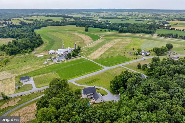 5611 MEADEVILLE RD, Gap, PA 17527