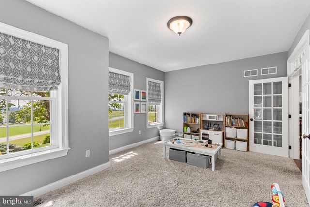 5611 MEADEVILLE RD, Gap, PA 17527