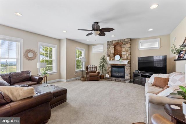 5611 MEADEVILLE RD, Gap, PA 17527