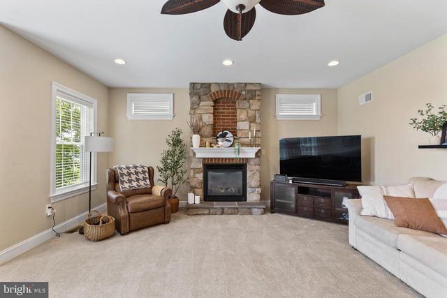 5611 MEADEVILLE RD, Gap, PA 17527