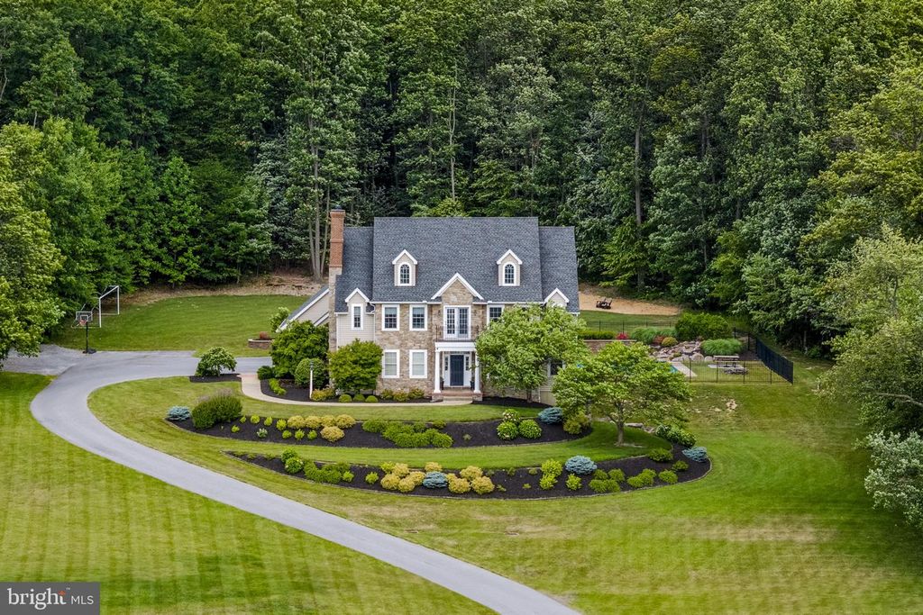 5611 MEADEVILLE RD, Gap, PA 17527