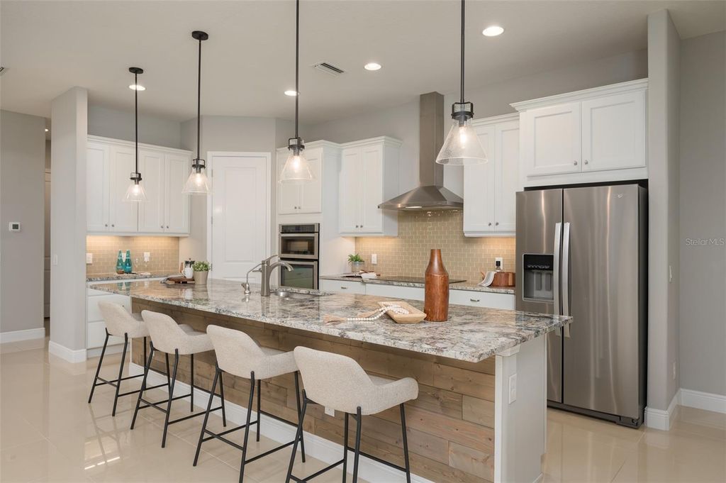 Image 20 of property listing at 7087 TAMWORTH PARKWAY, Sarasota, FL 34241