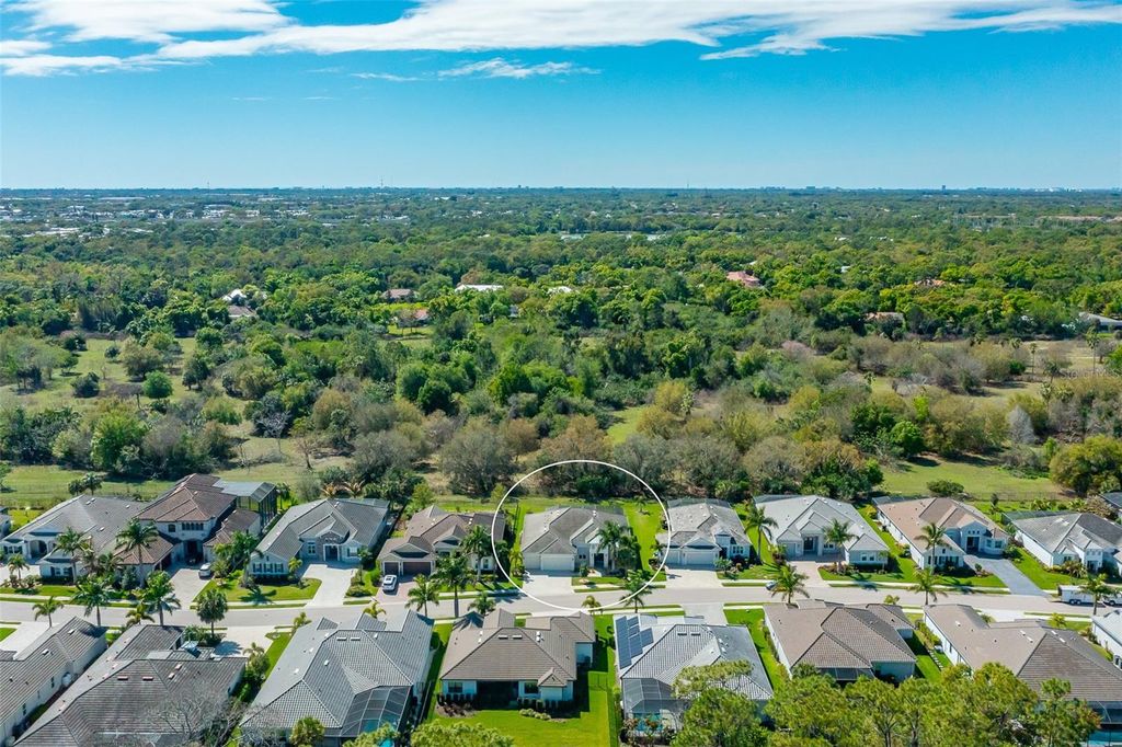 Image 3 of property listing at 7087 TAMWORTH PARKWAY, Sarasota, FL 34241