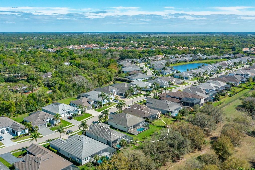 Image 4 of property listing at 7087 TAMWORTH PARKWAY, Sarasota, FL 34241