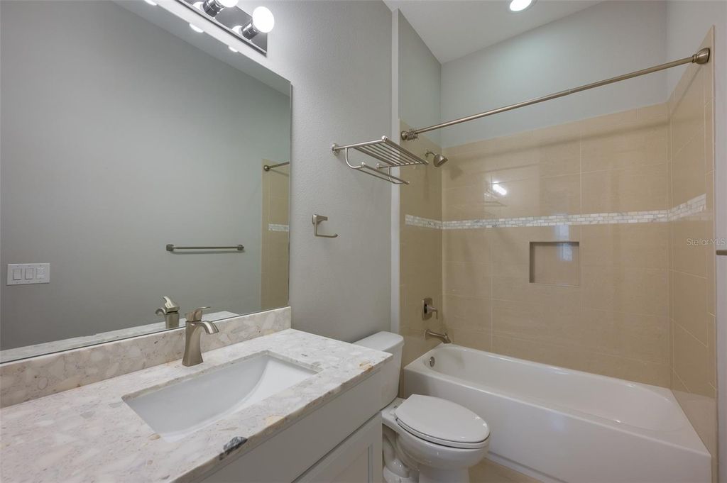 Image 39 of property listing at 7087 TAMWORTH PARKWAY, Sarasota, FL 34241