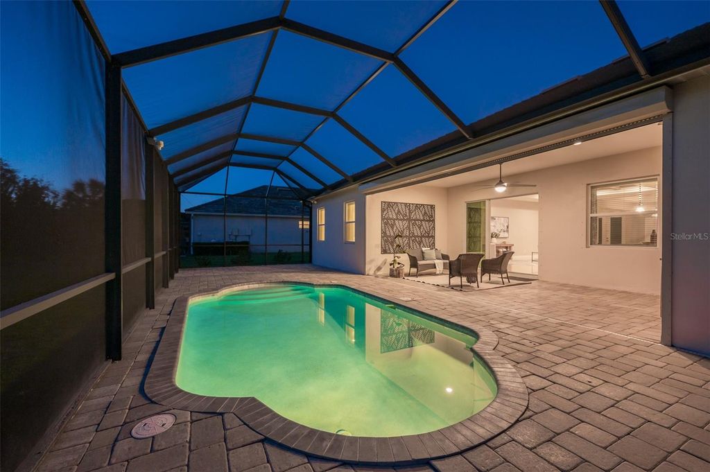 Image 55 of property listing at 7087 TAMWORTH PARKWAY, Sarasota, FL 34241