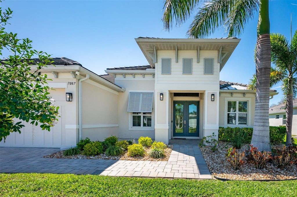 Image 7 of property listing at 7087 TAMWORTH PARKWAY, Sarasota, FL 34241