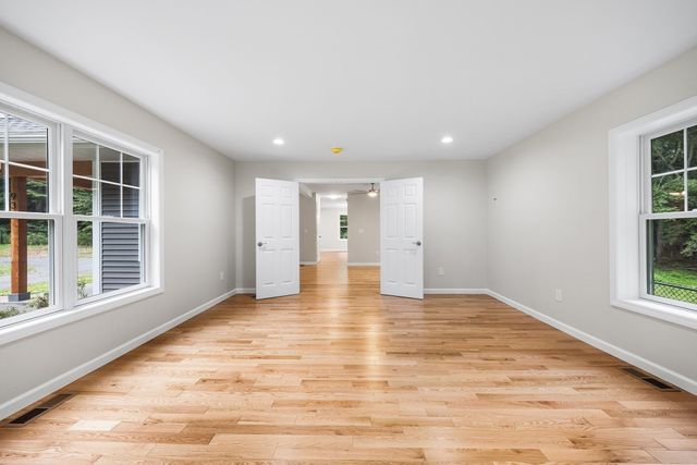 939 Monson Rd, Wilbraham, MA 01095