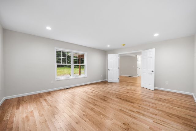 939 Monson Rd, Wilbraham, MA 01095