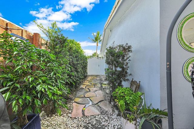 740 N 73rd Avenue, Hollywood, FL 33024