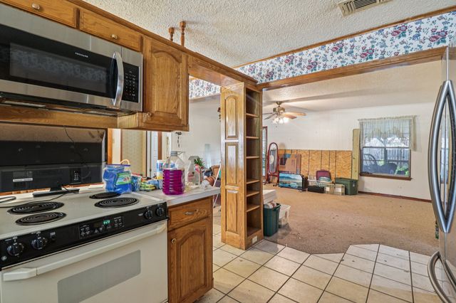 341 SW Dian Street, Burleson, TX 76028