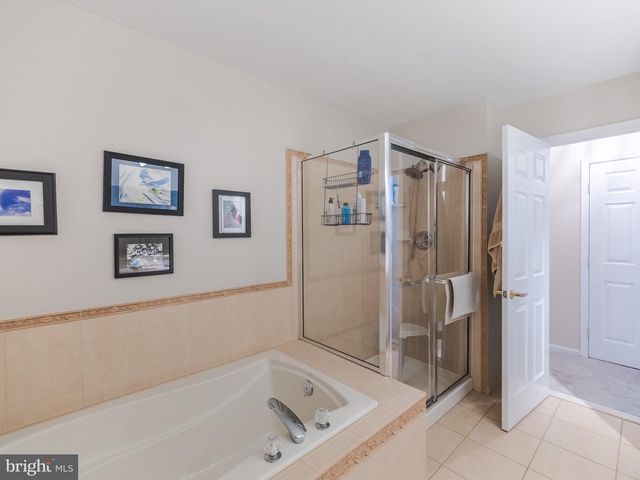 606 GREYCLIFFE LN, Ambler, PA 19002